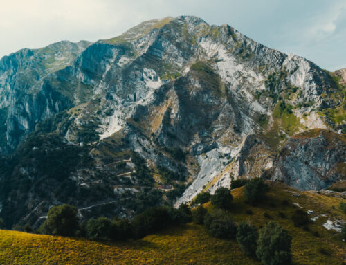 I vertici del Cai sulle Alpi Apuane per porre l’attenzione sulla coesistenza tra l’uomo e l’ambiente montano